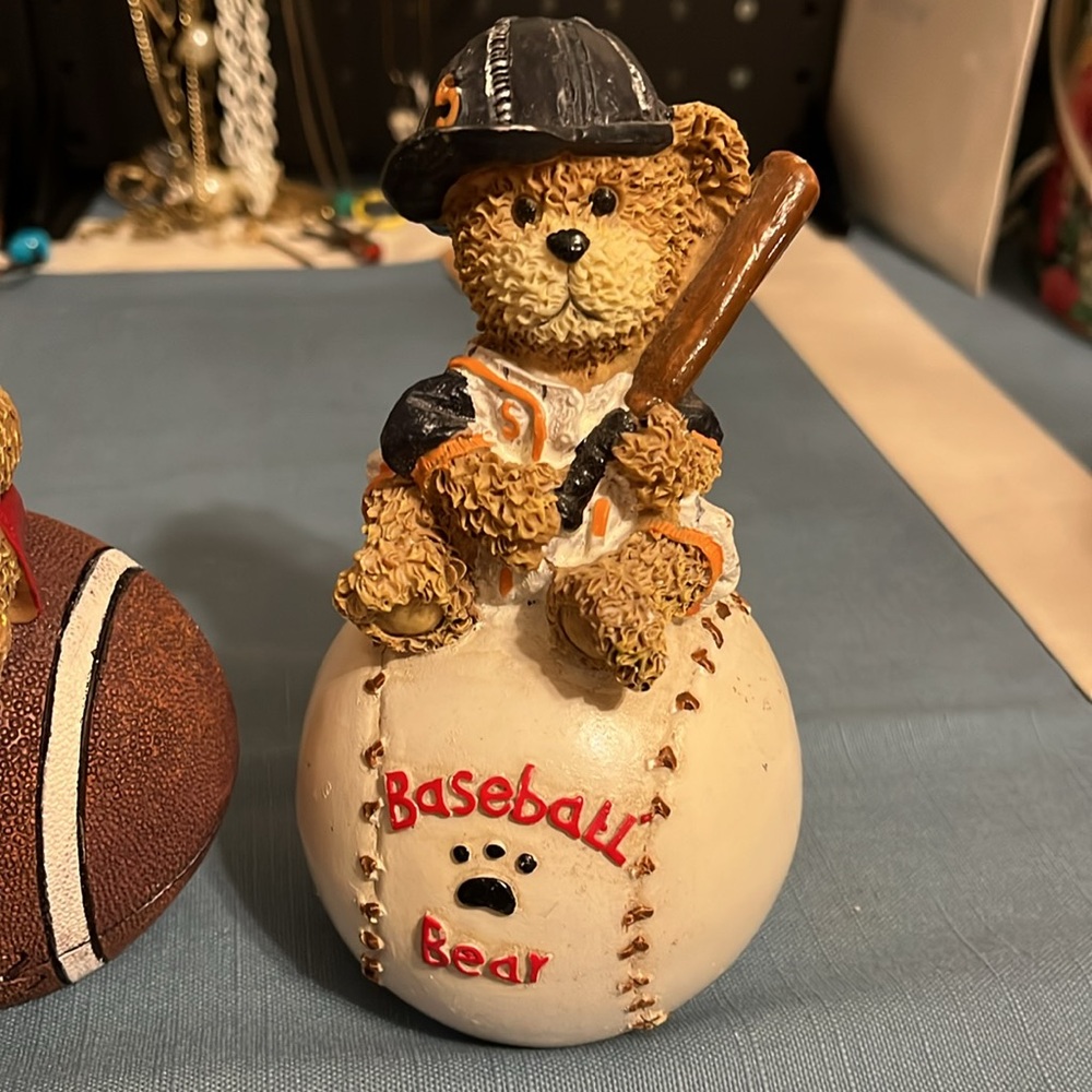 Baseball and Football Bear banks, set of 4 - Picture 4 of 9